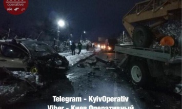 В Гатном под Киевом человек погиб вследствие столкновения легкового автомобиля с краном