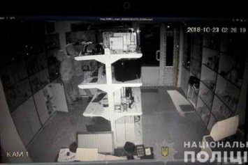В Харькове школьники обчистили магазин техники
