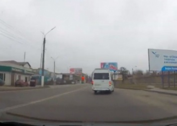 Мелитопольский маршрутчик устроил "беспредел" на дороге (видео)