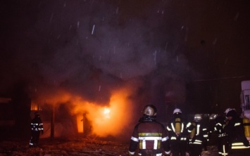Ночью в Запорожье случился пожар на СТО