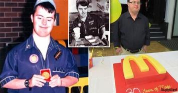 Работник McDonalds с синдромом Дауна ушел в отставку 32 года спустя