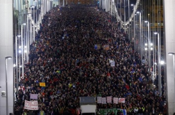 ЕК призвала протестующих в Венгрии воздержаться от насилия