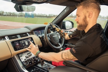 Jaguar Land Rover разработала систему автоматического открытия дверей