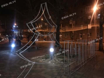 В Мелитополе на площади появилась новая новогодняя инсталляция (фото)