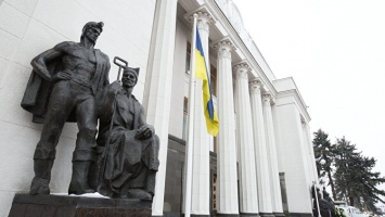 Киев планирует расширить санкции против связанных с Крымом компаний