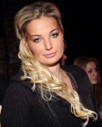 Первая жена Вороненкова пригрозила Максаковой интимным компроматом
