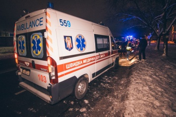 ДТП с маршруткой в Киеве: «влетел в дерево, есть пострадавшие», фото, видео