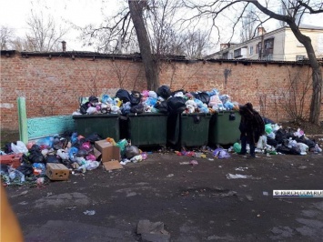 Район Аршинцево в Керчи засыпало мусором