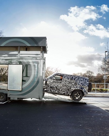 Land Rover намекает - новый Defender представят в начале 2019 года