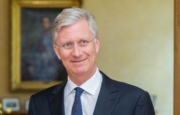Король Бельгии отложил решение об отставке премьер-министра страны
