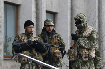 БТР, патрули и много автоматчиков: в сети рассказали о ситуации в Донецке
