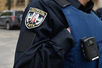 В подъезде дома в Киеве нашли окровавленного мужчину
