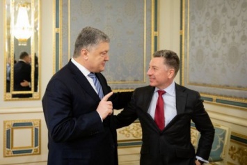 Порошенко обсудил с Волкером ответ на агрессию Россию