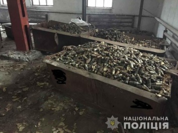 15 тонн детонаторов к снарядам обнаружили правоохранители на складе одного из предприятий Днепропетровщины