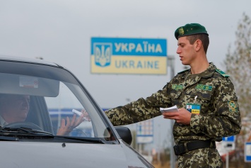 Украинцев не пускают за границу, новогодние праздники под угрозой: видео