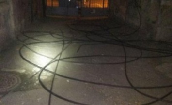 В центре Днепра группа преступников пыталась украсть коммуникационные кабеля