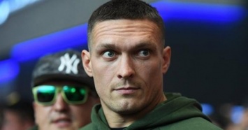 Усик открыл боксерский турнир в оккупированном Крыму вместе с террористом Аксеновым