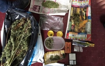 У жителя Днепропетровщины обнаружили марихуану и взрывчатку