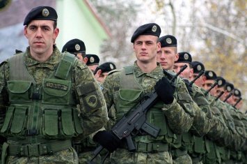 Запад продолжает раскалывать Сербию, делая рукопожатными косовских бандитов