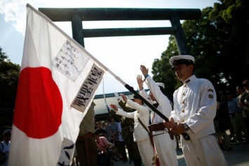 Япония впервые примет участие в военных учениях с США и Великобританией