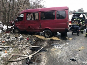 Страшная авария под Полтавой: столкнулись внедорожник и микроавтобус