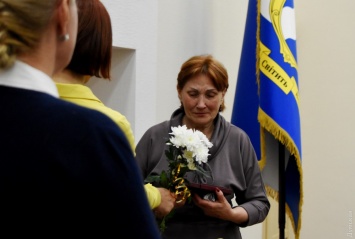 Погибший на фронте солдат из Одесской области награжден орденом "За мужество": награду вручили матери