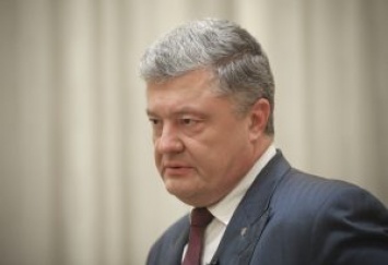 Порошенко: РФ стянула к границе Украины более 1120 танков и 2600 броневиков