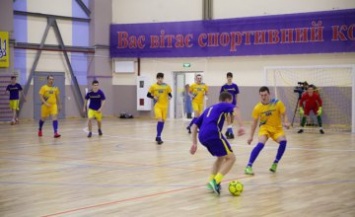 В новом спорткомплексе Слобожанского сборная Днепропетровской ОГА сыграла в футбол с местной командой (ФОТОРЕПОРТАЖ)