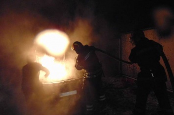 В Лисичанске загорелся автомобиль
