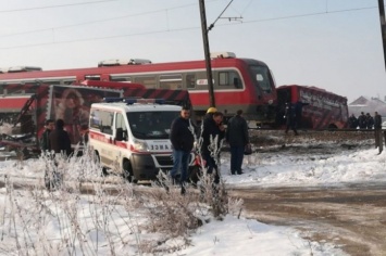 В Сербии поезд протаранил школьный автобус, есть погибшие