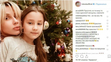 Украинская певица с глазами одинокой женщины нарядила елку вместе с дочерью