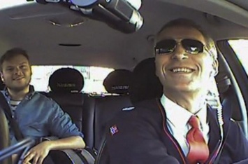 Премьер-министр Норвегии поработал таксистом, чтобы услышать правду о себе. ВИДЕО