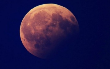 Древнее пророчество сбывается: "на Луне заметили загадочные тени", фото