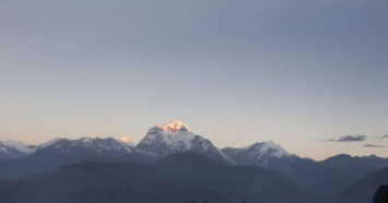 Автобус со студентами рухнул с 700-метровой высоты в Непале: более 20 погибших