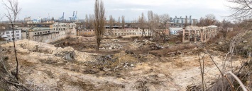На спуске Маринеско сносят руины цехов судоремонтного завода: здесь появятся заправка и бизнес-центр