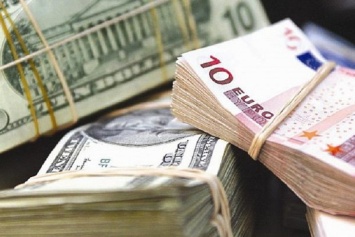Украинцам до наступления Нового года стоит запастись долларами и евро - эксперт