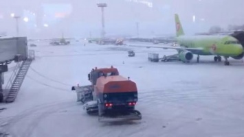 Аэропорт Воронежа не принимает и задерживает авиарейсы