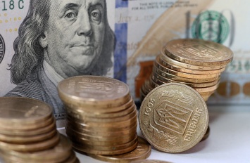 Доллар по 30, евро по 40: эксперты предрекли падение гривны в 2019 году