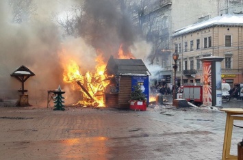 Тушили огонь на людях: появилось жуткое видео момента взрыва на ярмарке во Львове