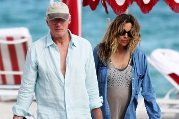 Ричард Гир устроил беременной жене романтическое свидание на пляже в Майами