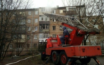 В Запорожье из горящей многоэтажки эвакуировали жителей (ФОТО)