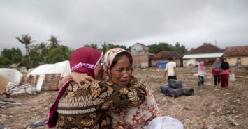 Происки жестокой стихии: Количество жертв цунами в Индонезии стремительно растет до 500