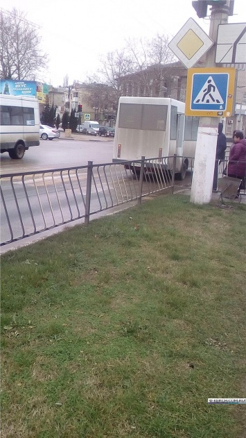 В Керчи водитель выгнал пенсионерку из автобуса