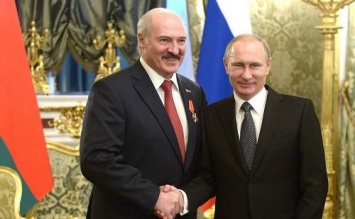 Гнев и недовольство: Красноречивый жест Путина на переговорах с Лукашенко привлек внимание Сети