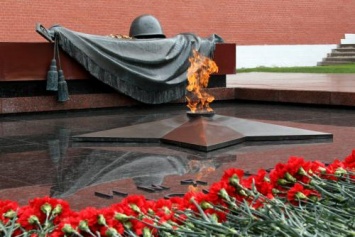 «Мечты сбываются»: Ветеран из Орла впервые возложила цветы на Могилу Неизвестного Солдата в Кремле