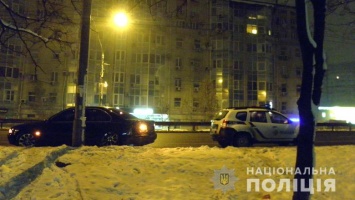 В Киеве нетрезвая женщина угнала BMW и врезалась в столб