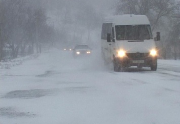 Под Кременчугом в "снежном плену" оказались три автобуса с пассажирами, есть дети