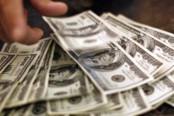 Доллар застыл перед Новым годом: НБУ опубликовал новый курс валют
