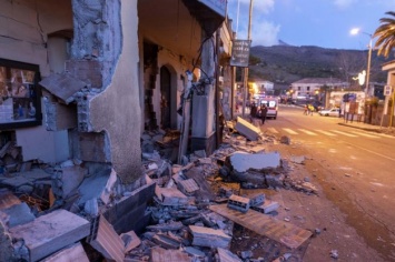 На Сицилии произошло землетрясение от вулкана, проснувшегося на Рождество, пострадали 30 человек