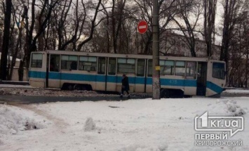 Внимание, водители! В Кривом Роге временно затруднено движение на оживленном участке дороги